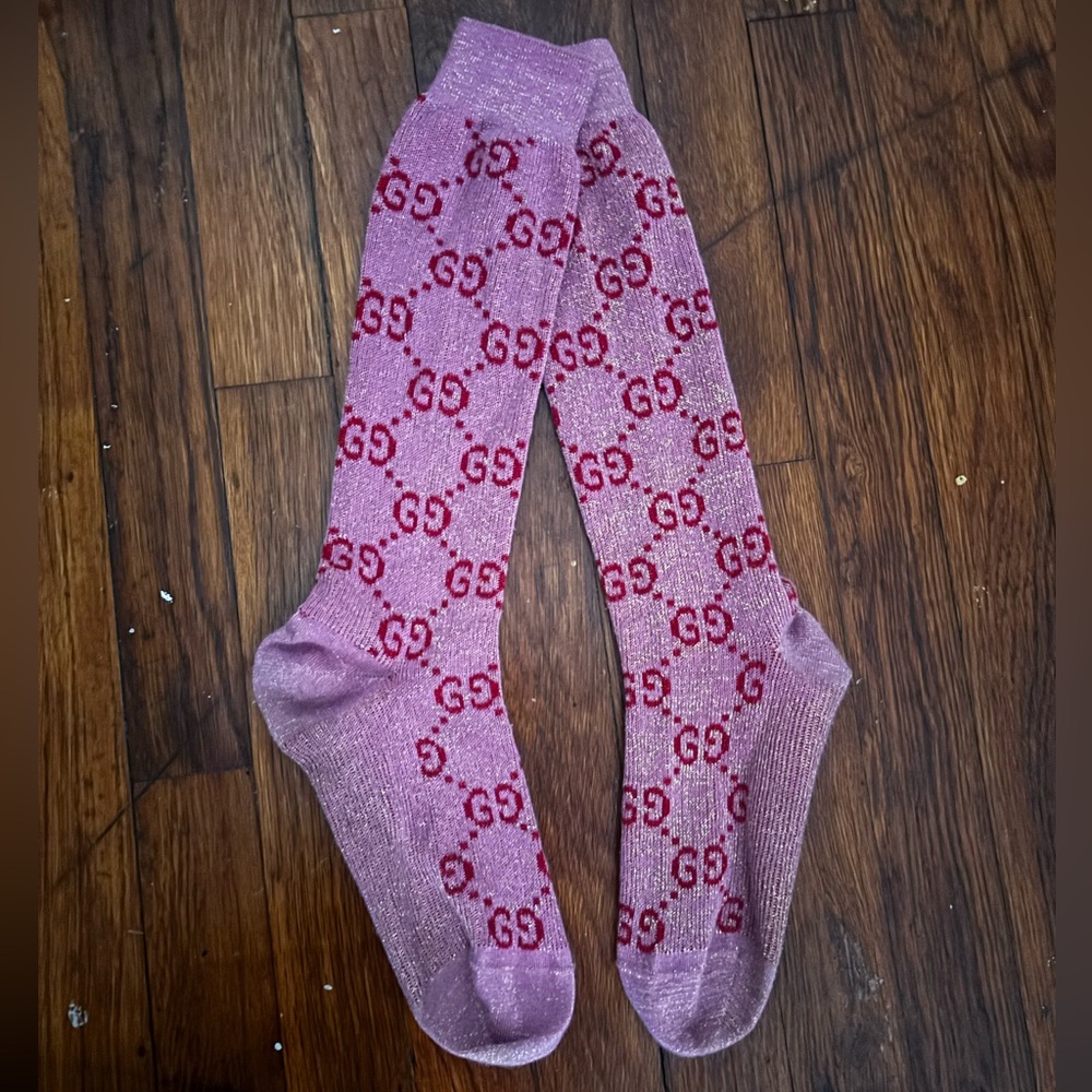 Pink Gucci socks
Worn twice 
100% authentic
No tags